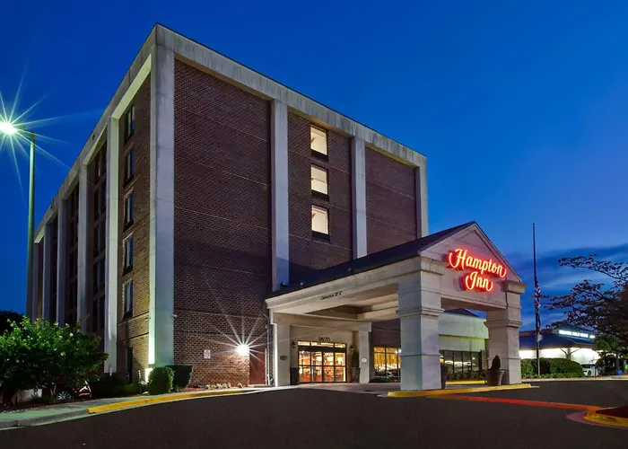 Hotel near College: Hampton Inn College Park
